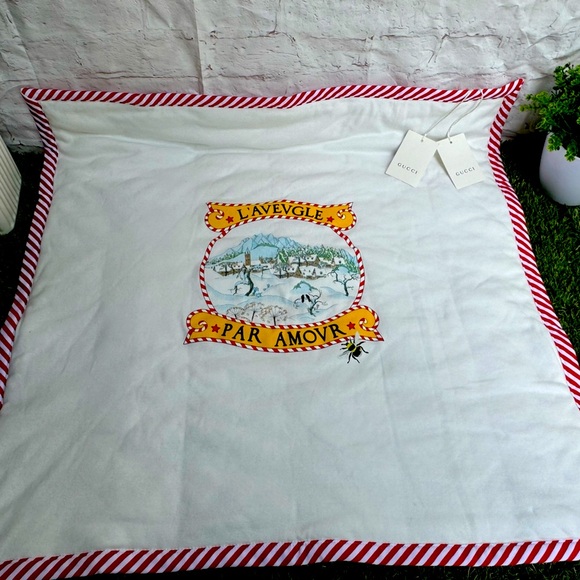 Gucci L'avevgle Par Amovr Baby Blanket New with tags $580 80 cm x 80 cm bedding - Picture 2 of 11
